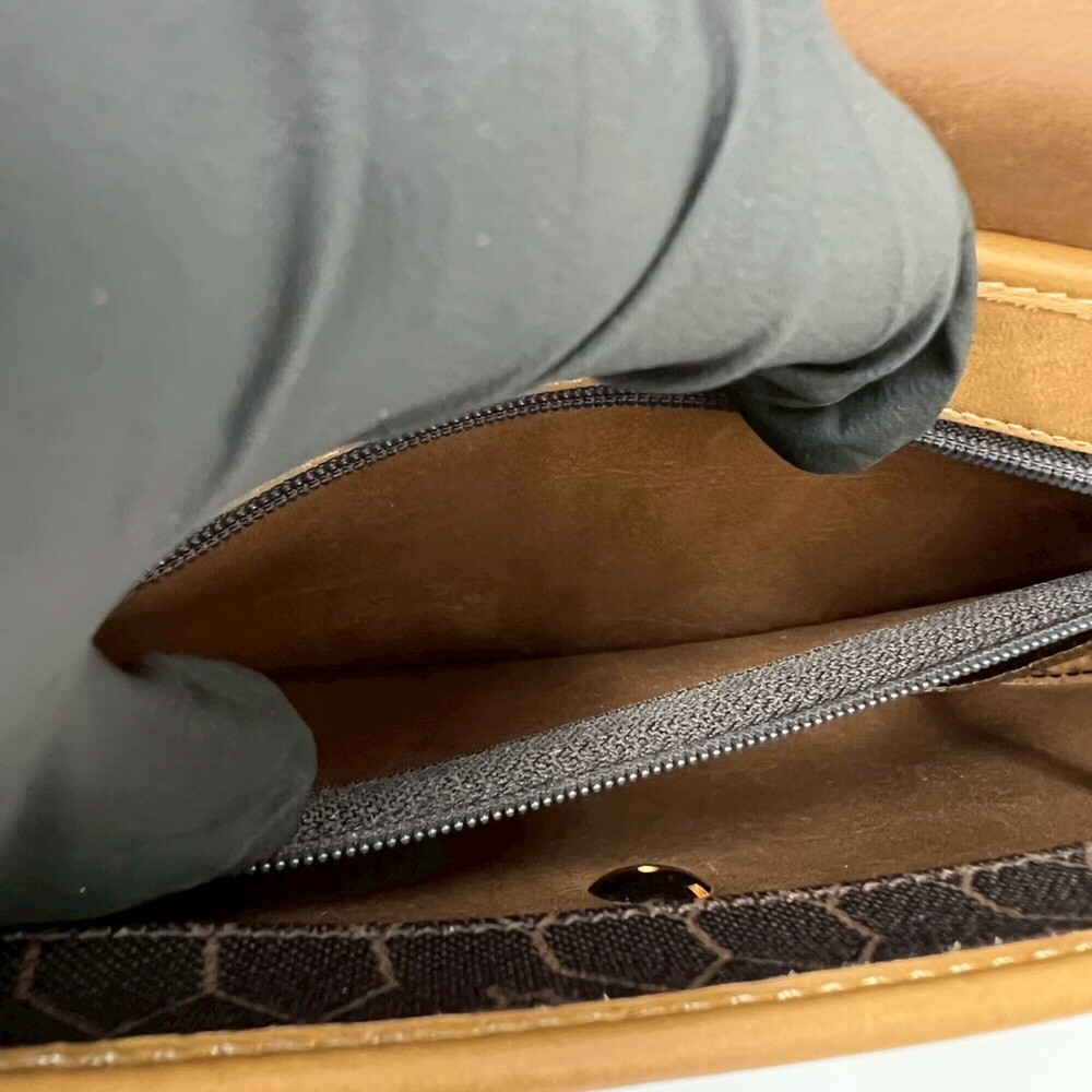 CHRISTIAN DIOR Vintage Cream Leather Shoulder Bag - Picture 10 of 10